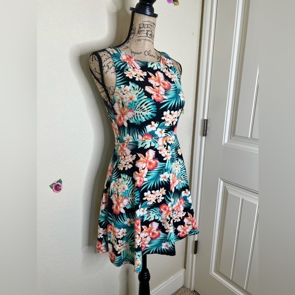 PINK Victorias Secret Tropical Print Cut Out Back Dress Size Small - Picture 6 of 14